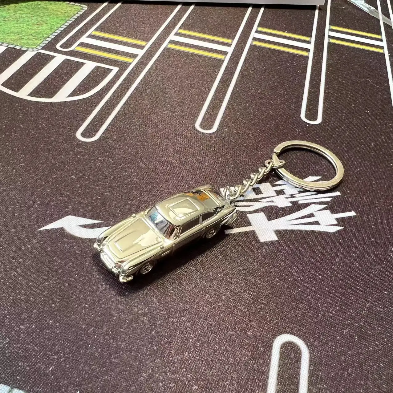 007 брелок модели автомобиля