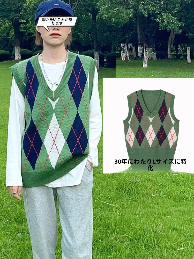 Женский студенческий жилет с зелеными бриллиантами уличный осенний вязаный