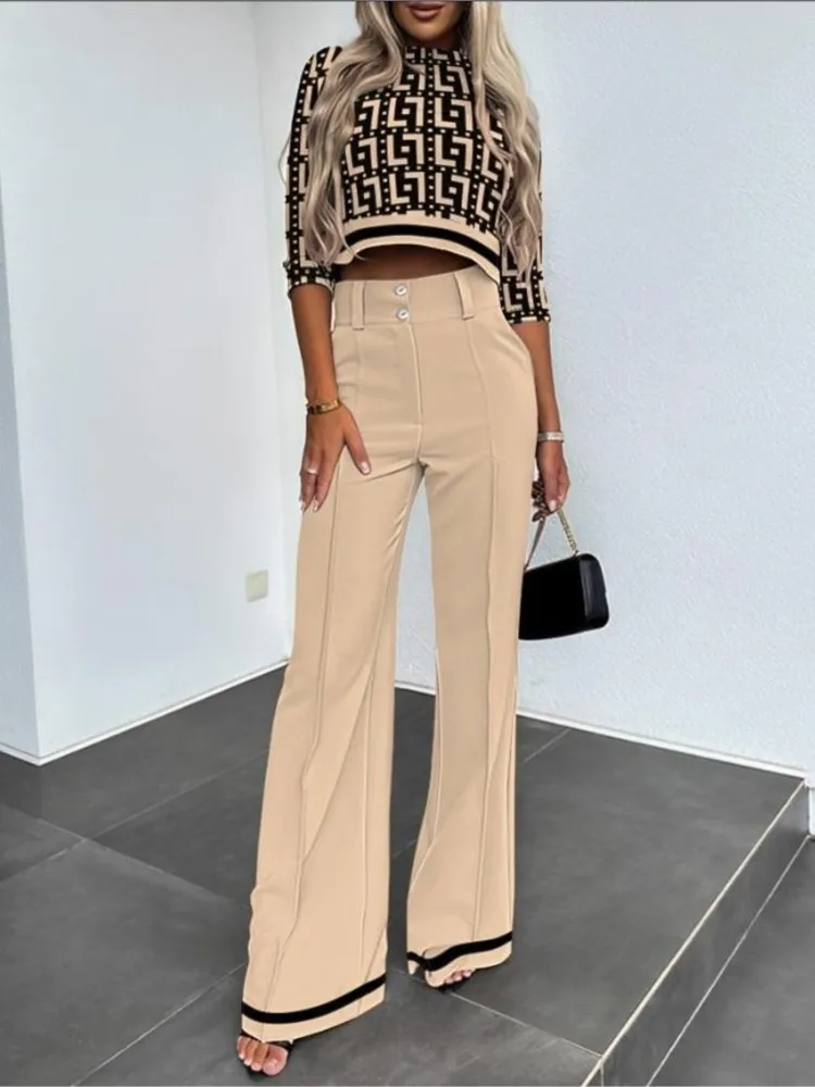 Женский комплект из двух предметов с буквенным принтом