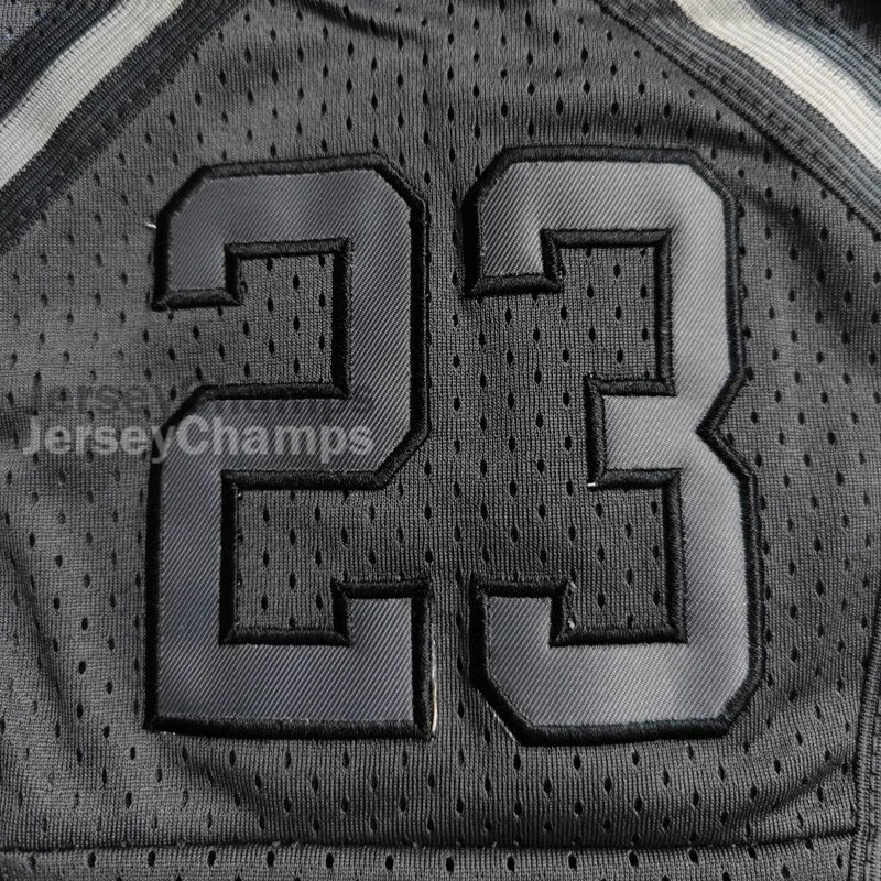 Рисунок 5 - Летние спортивные черные мужские шорты с вышивкой