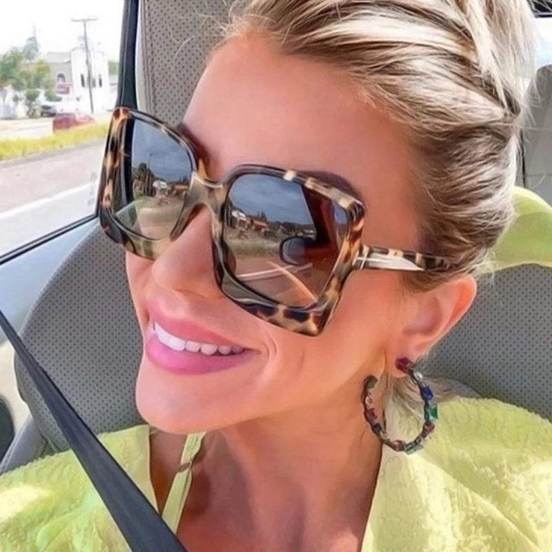 

Fashion Cool Oversized Sunglasses Women Brand Designer Sun Glasses For Women Big Frame Vintage Black Gradient Wholesale