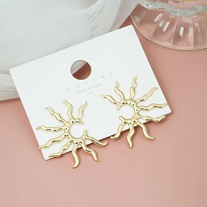 

1Pairs Exaggerated Vintage Drop Earrings for Women Gold Color Dangle Earrings Wild Sun Earings Female Fashion Jewelry Gift