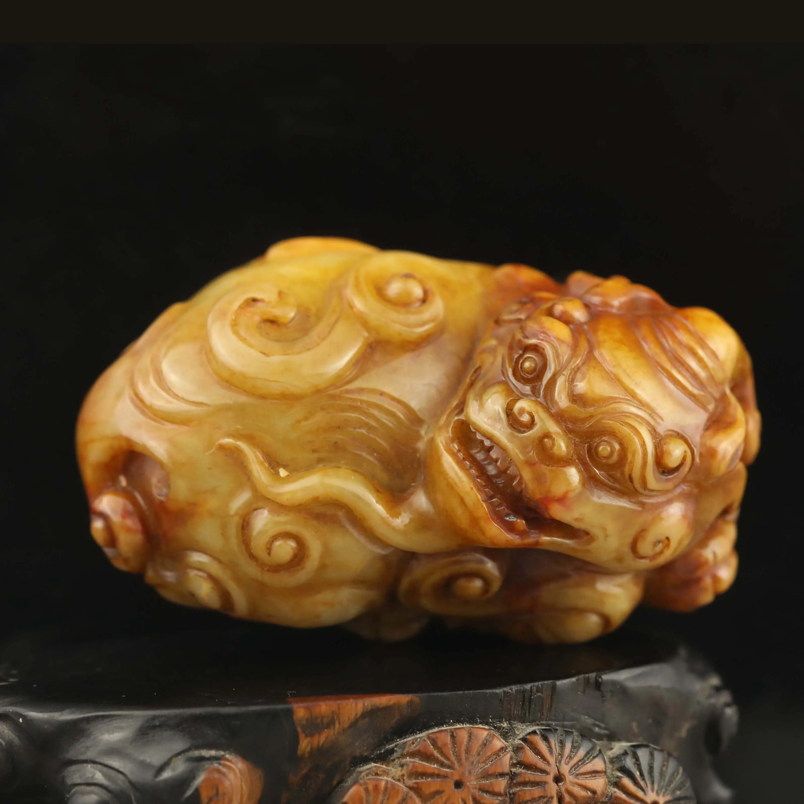 

Old natural hetian jade hand-carved statue dragon pi xiu #22