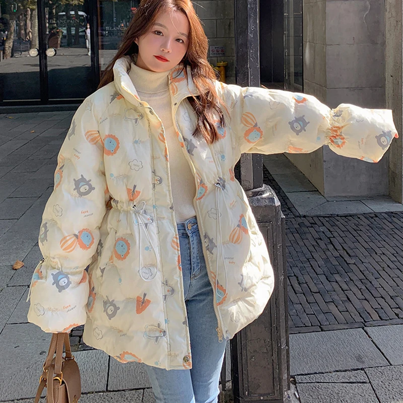 

Зимняя женская стеганая куртка с принтом в виде мишки