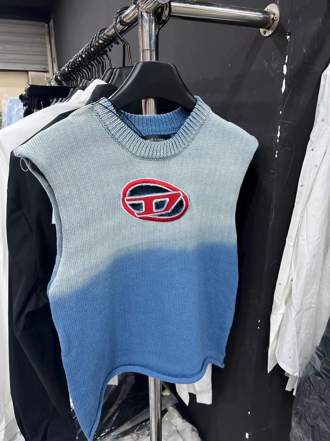 

Spring Summer Women Sweaters Vest D Letter Hollow Out V-neck Sleeveless Waistcoat Gradient Color Pullover Knit Tops Runway H108
