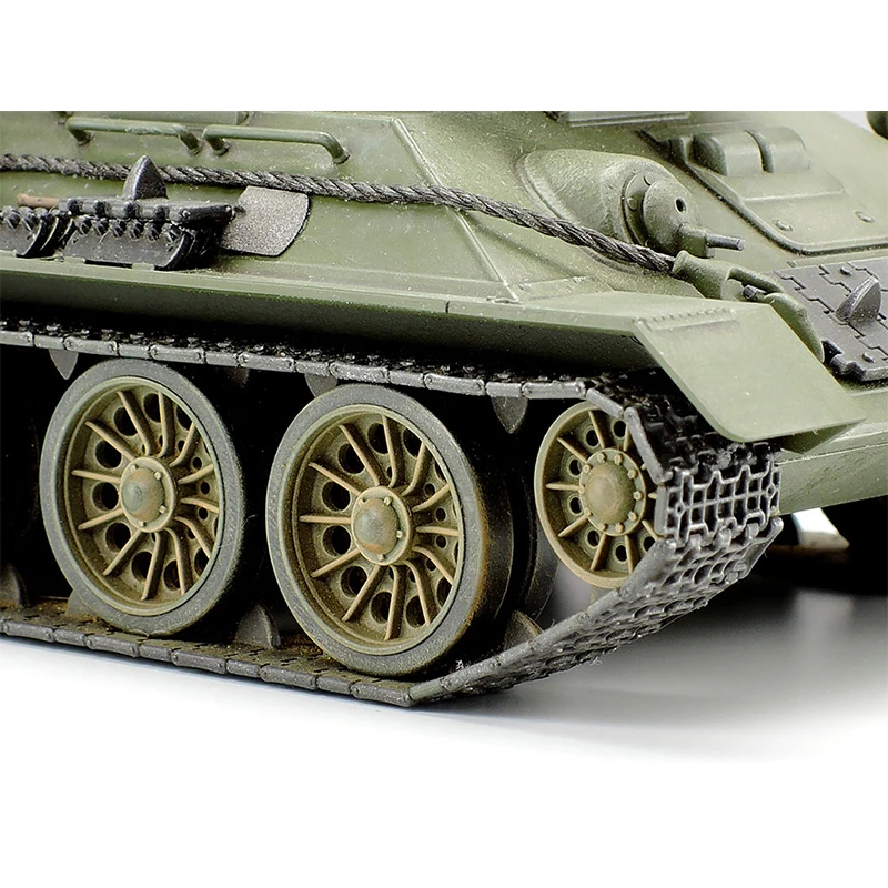 Модель советского стандарта 1/48 Tank 32599/средний танк |