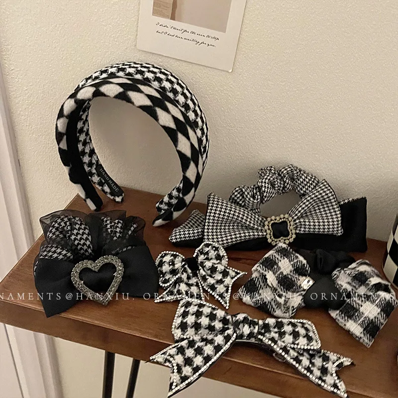 Украшение для волос в стиле гусиные лапки |