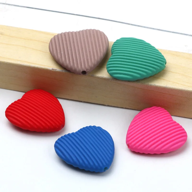 

23 мм бусины из любовного сердца с вертикальными полосками цветные акриловые бусины акриловые бусины для ювелирных изделий производства DIY ювелирных аксессуаров