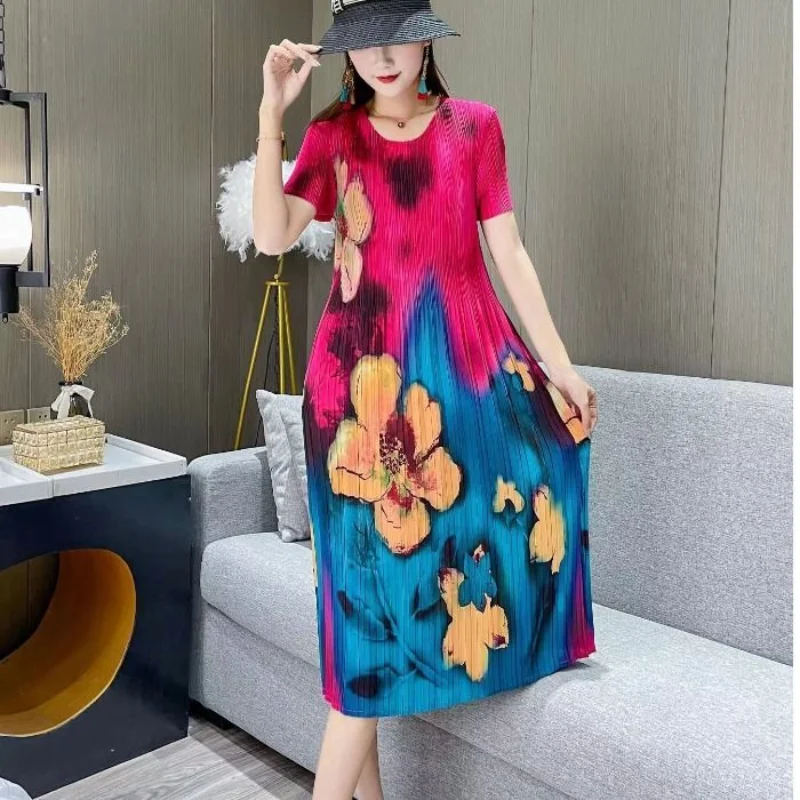Casual fashion temperament dress female 2023 summer new a-line skirt appears thin loose pleated round neck short sleeve dress