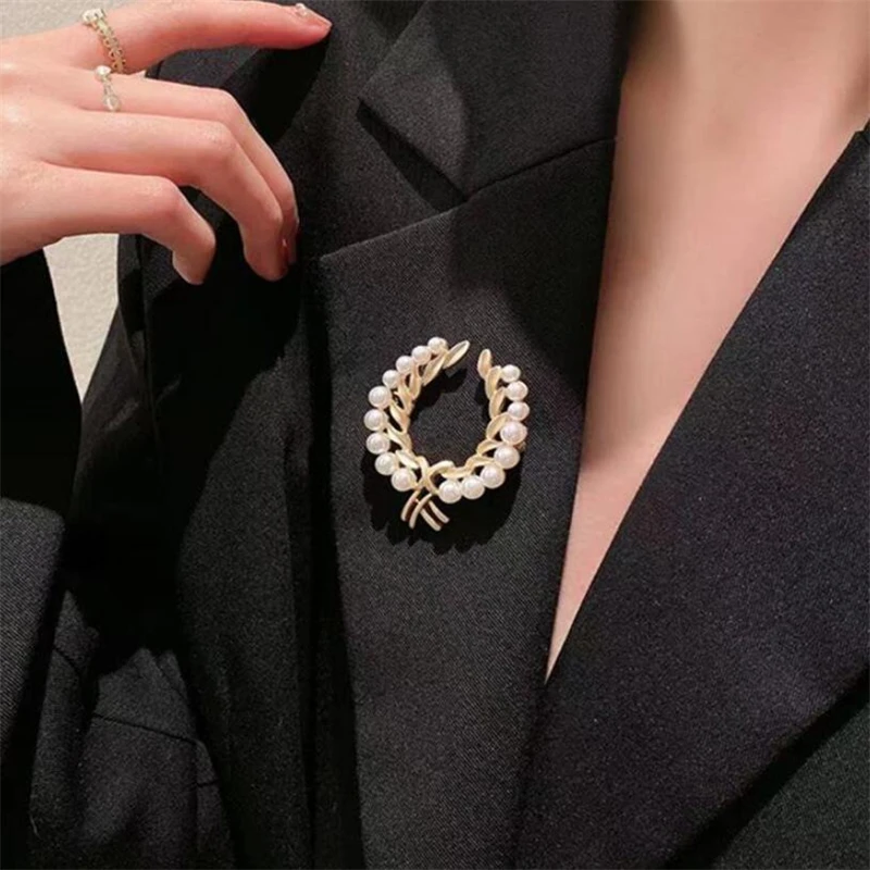 

Brooch pin accessories corsage female retro suit pearl temperament high-end luxury all-match jewelry atmosphere east gate