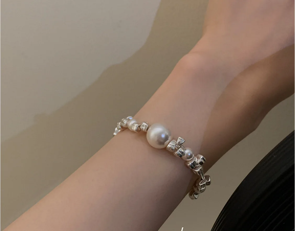 

Summer Broken Silver Pearl Bracelet Girl INS2022 Niche Design Beaded Boudoir Red Online Jewelry