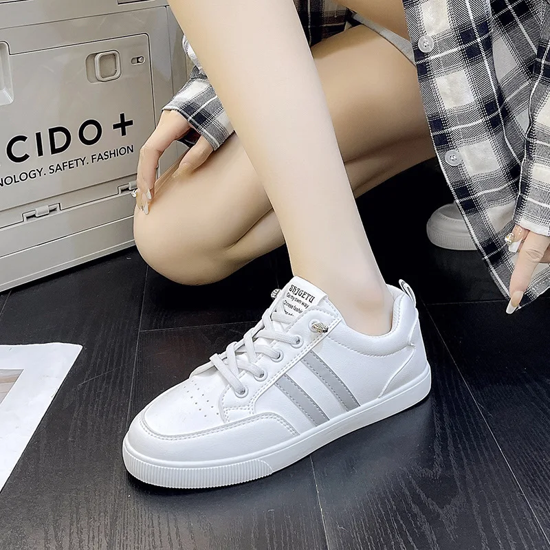 

2024 Twitter Hot Sellers Women Sneakers Vulcanize Shoes Student Trainers Woman Casual Loafers Classics Flats Ladies High Quality