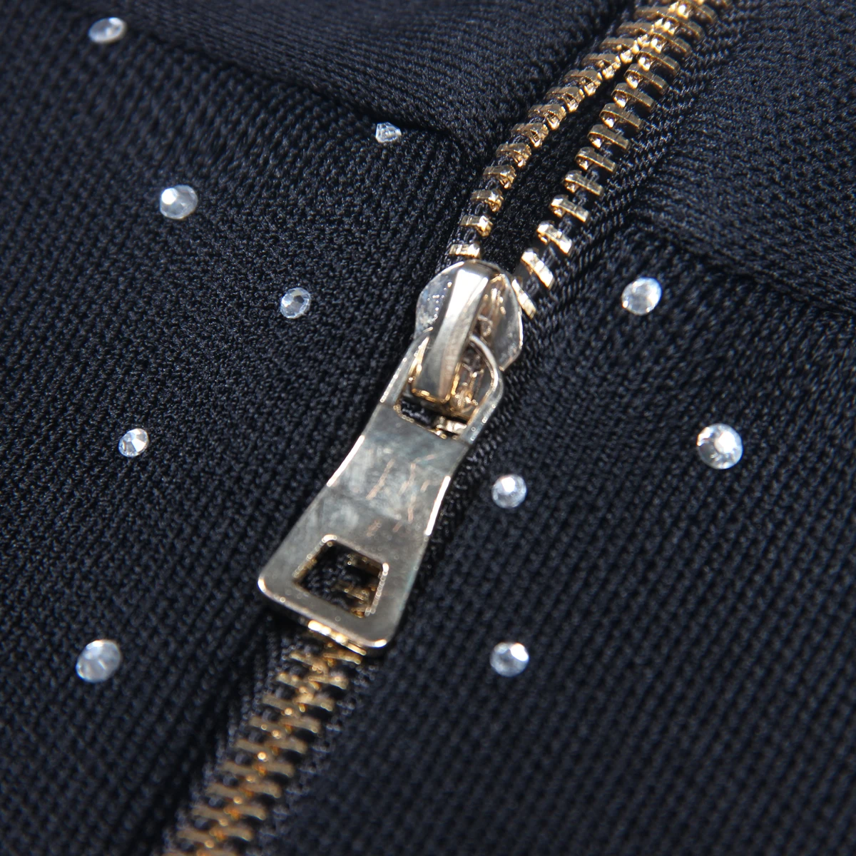 Женское трикотажное платье с V-образным вырезом и коротким рукавом