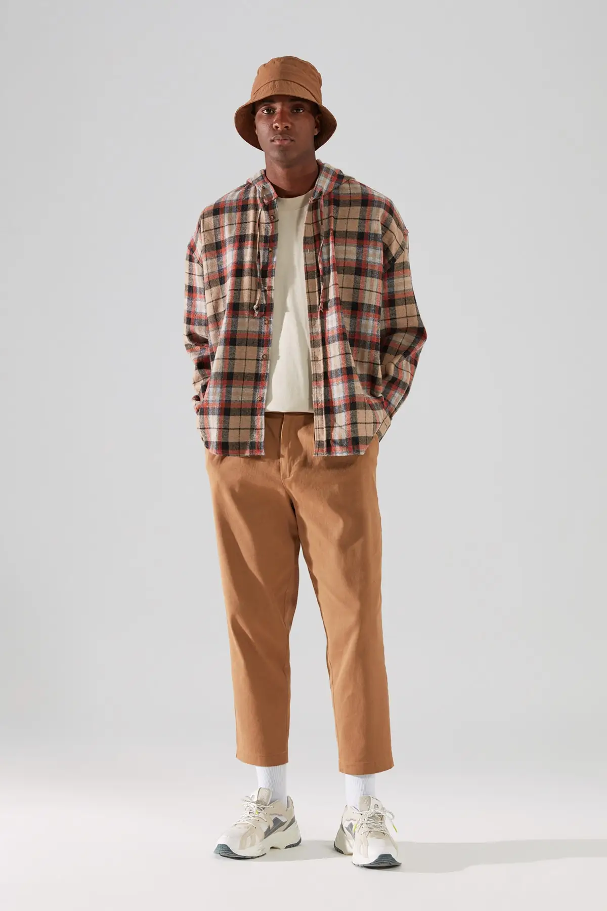 

Male Large Mold Pleated Belt Waisted Crop Pants TMNAW22PL0300