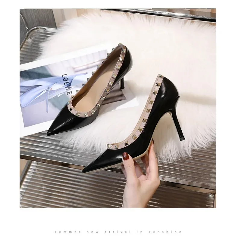 2024 новые летние женские туфли-лодочки из лаковой кожи с заклепками и острым