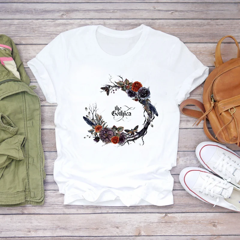 

Футболка женская с рисунком акварелью и коротким рукавом