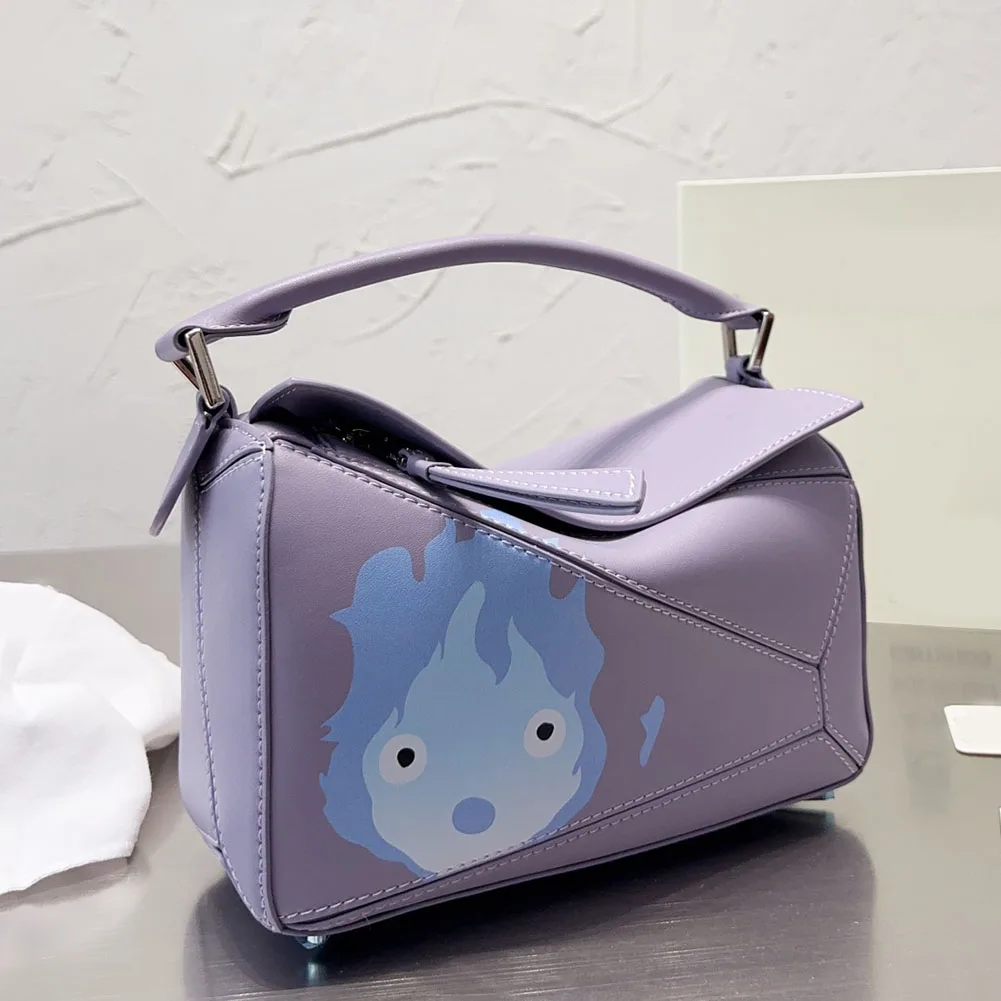

2023 Geometric Stitching New Howl's Moving Castle Handbag Calcifer Shoulder Bag Ladies Fashionable Cute Handbag 1:1 High Quality