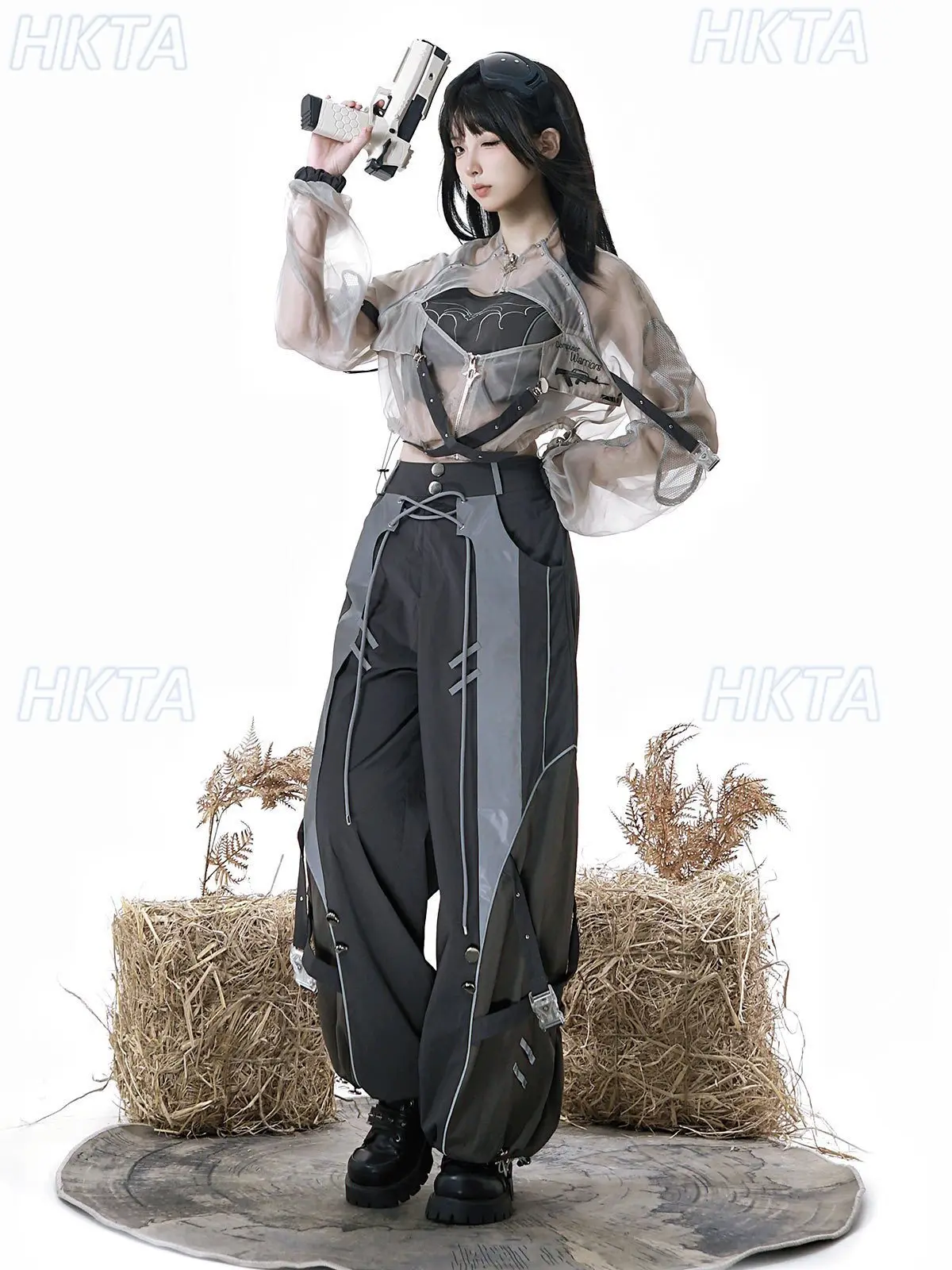 Фото Комплект для женщин: летняя куртка в стиле Dark Subculture Y2K Lolita, функциональная, двухмерная, готическая, крутая, свободного кроя, и контрастные широкие брюки. №1