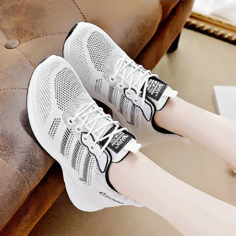 2023 Hot Women Running Shoes Outdoor Light Weight Sports Shoes Breathable Casual Shoes Casual Walking Sneakers Feminino Shoes