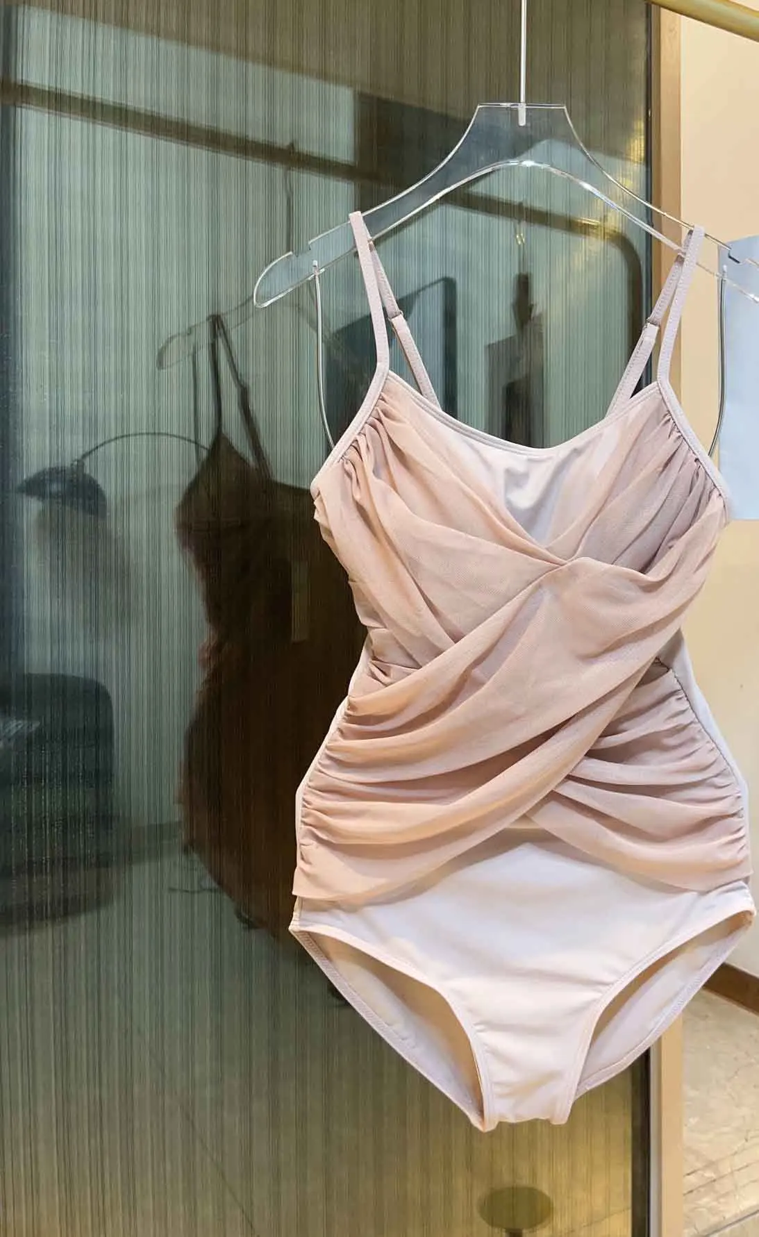 

Новый слитный купальник высокой моды, обязательный предмет для богини, уникальный дизайн, тщательный дизайн машины, супердемонстрационная ...