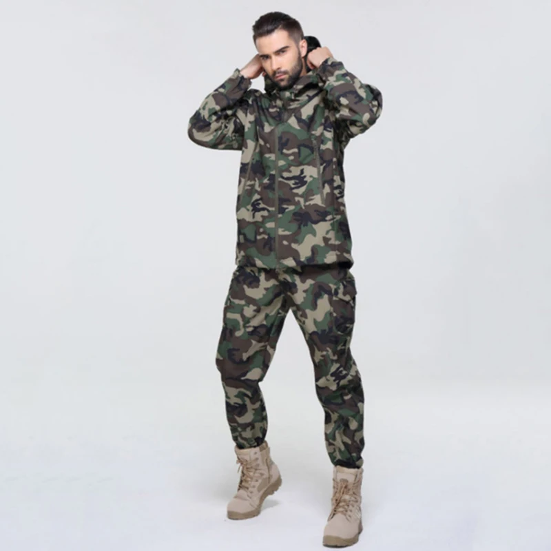 Камуфляжный костюм для отдыха на природе с капюшоном