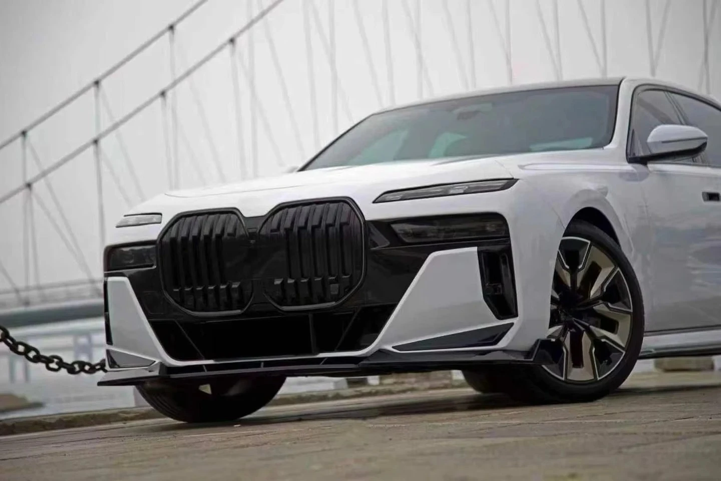 Фото Для BMW 7 серии G70 2023+ STLF: Экономичный обвес из глянцевого черного полипропилена, в стиле M760 Black Knight Aero Kit №2