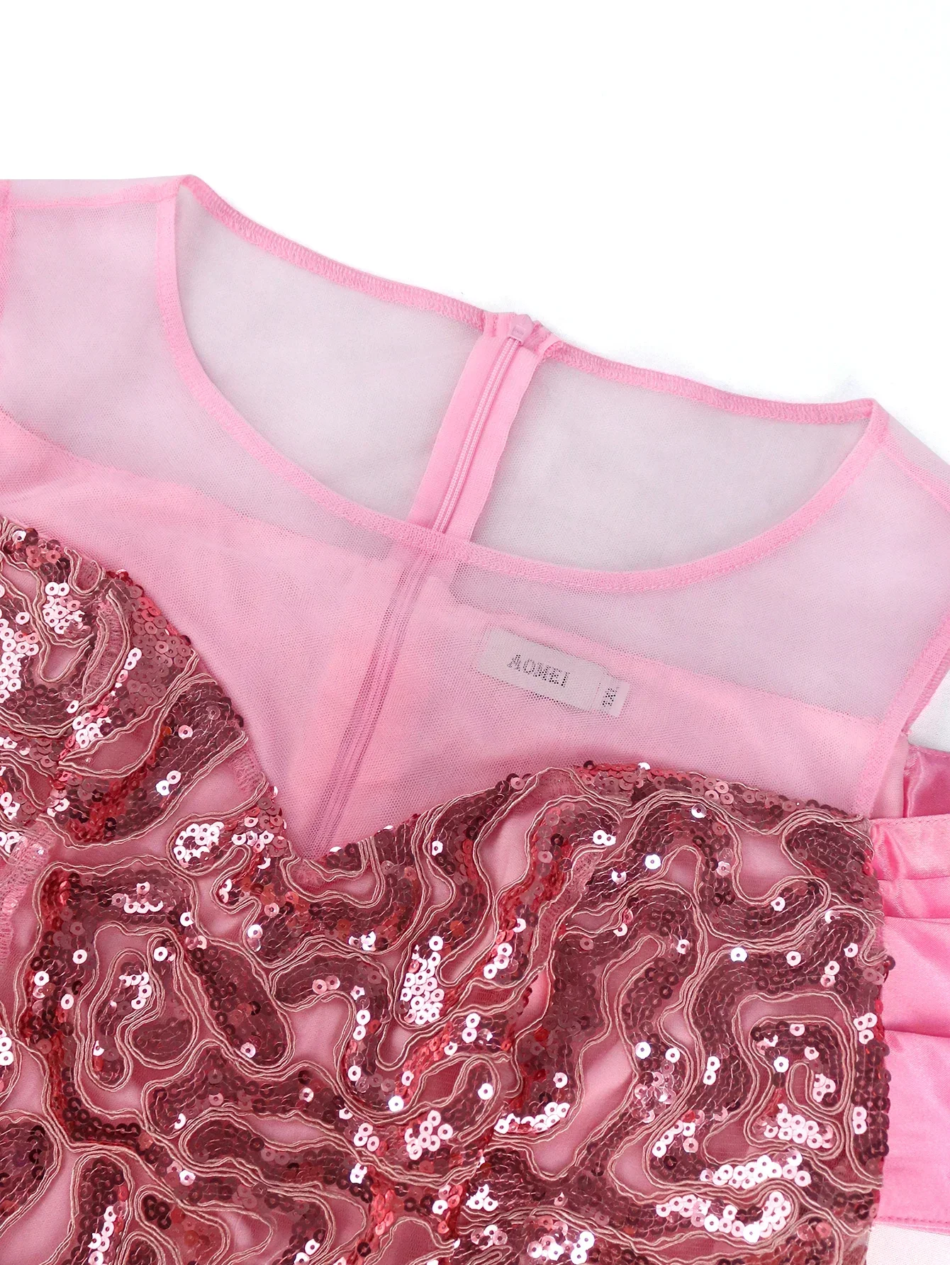 Женское вечернее платье с блестками розовое блестящее длинное открытыми плечами