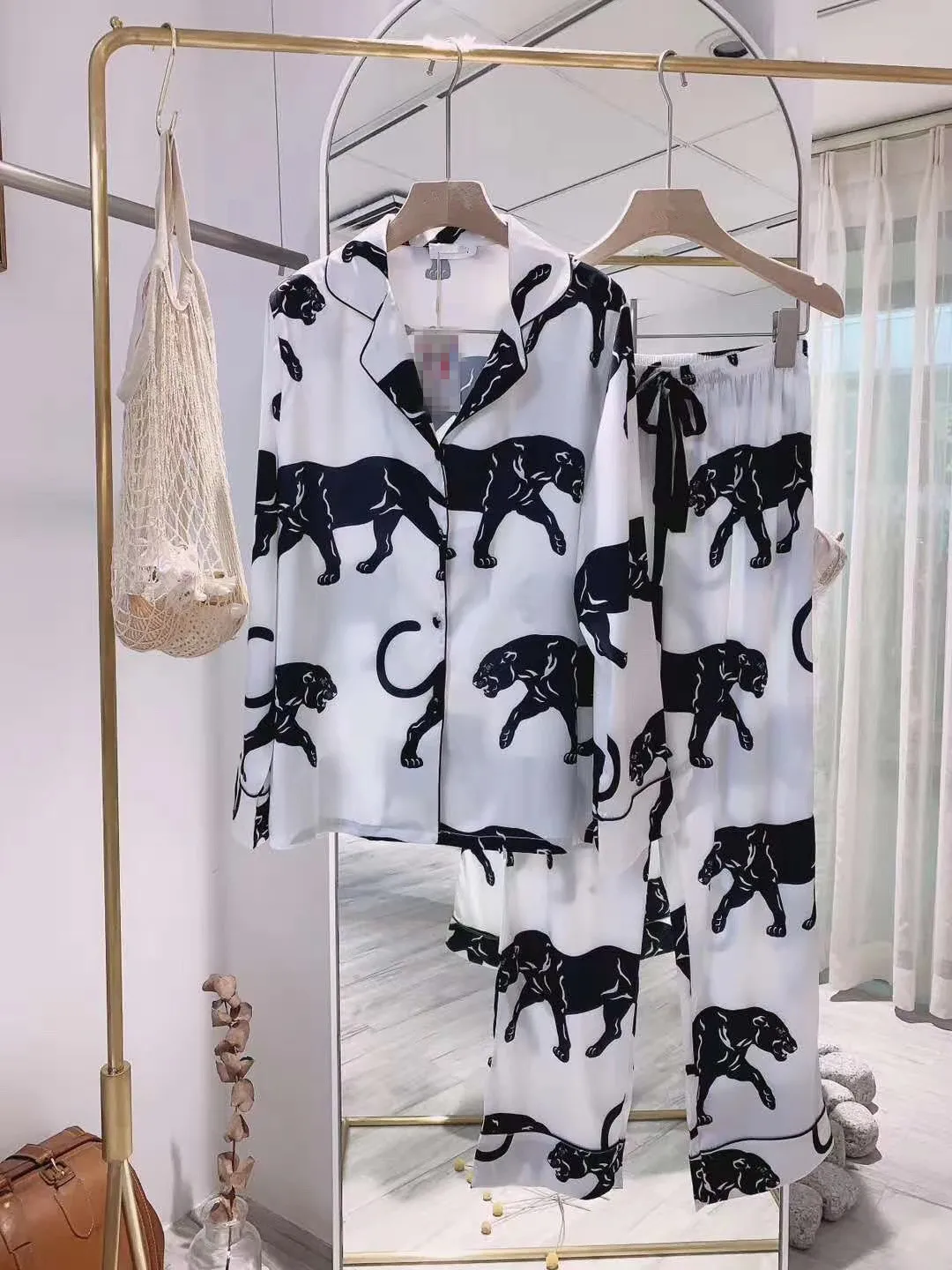 Пижамный комплект женский с леопардовым принтом Роскошная атласная одежда для