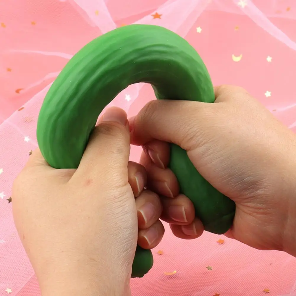 

Interesting Children Cucumber Toy Multiple-Use Lovely Anti-Anxiety Realistic Cucumber Sensory Toy for Party