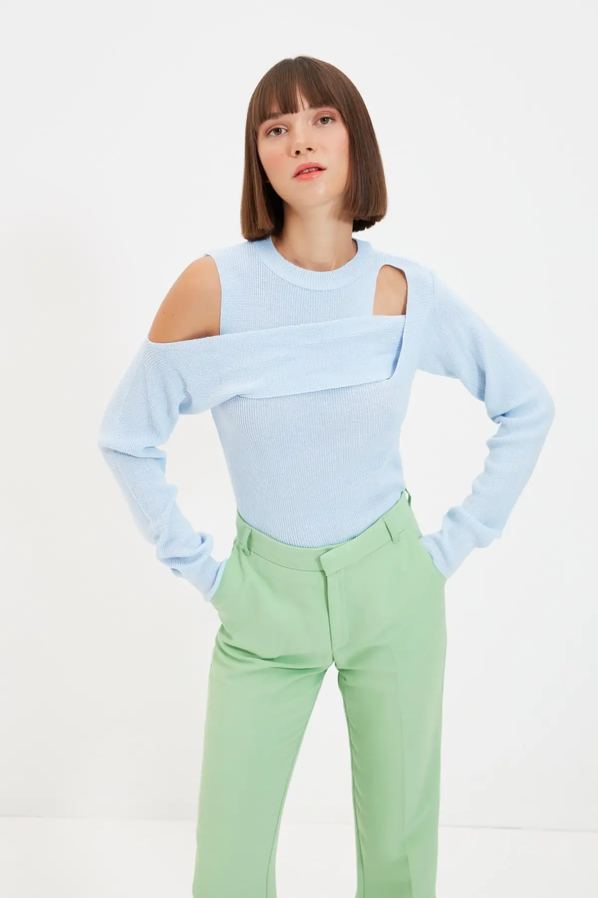 Trendyol Cut Out Detail Knitwear Sweater TWOAW22KZ0536