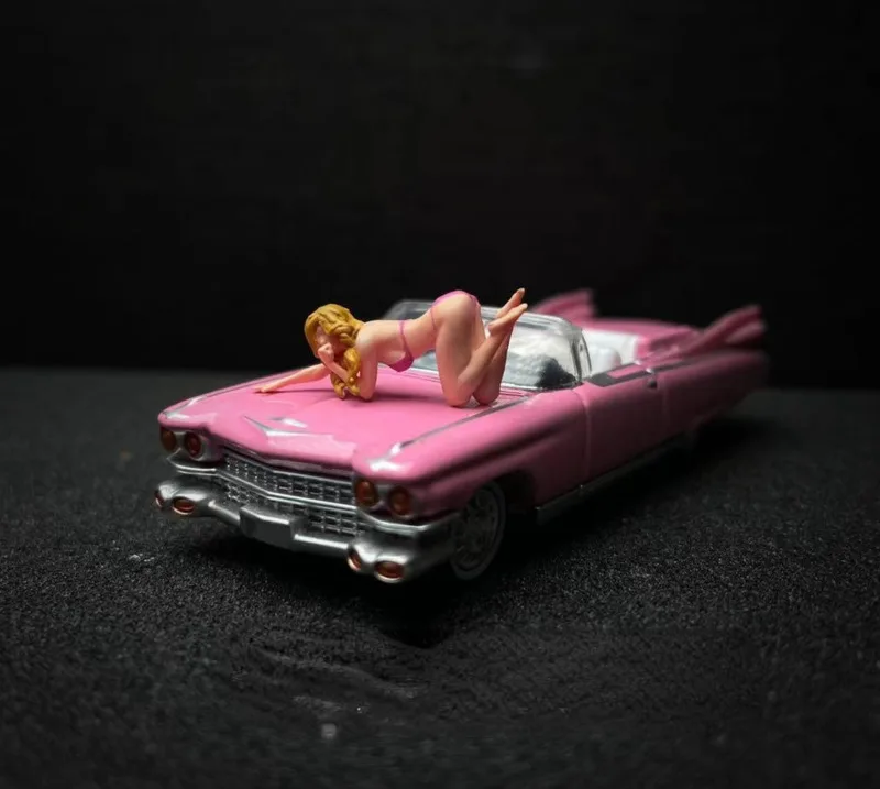 

1/64 doll model wiping car cool girl micro landscape shooting props car model scene layout decoration collection hand-held