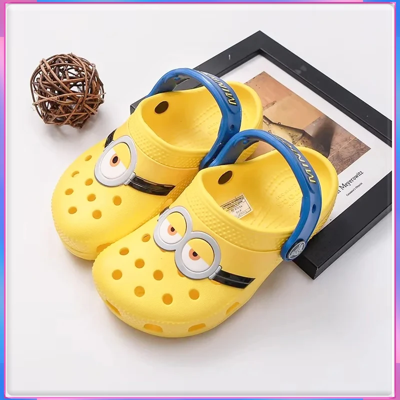 Сандалии Стюарт Дейв с аниме миньонами и дырками Нескользящие легкие тапочки для