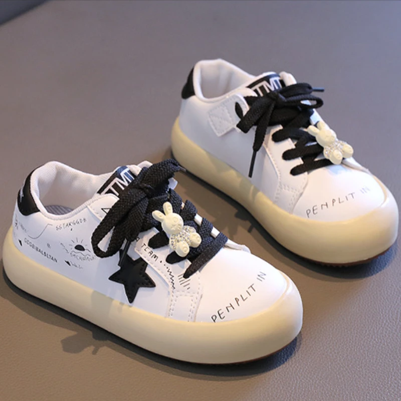 

Новая детская обувь для девочек, модная симпатичная стильная теннисная спортивная обувь для малышей, повседневные Мягкие черные и розовые кроссовки для детей