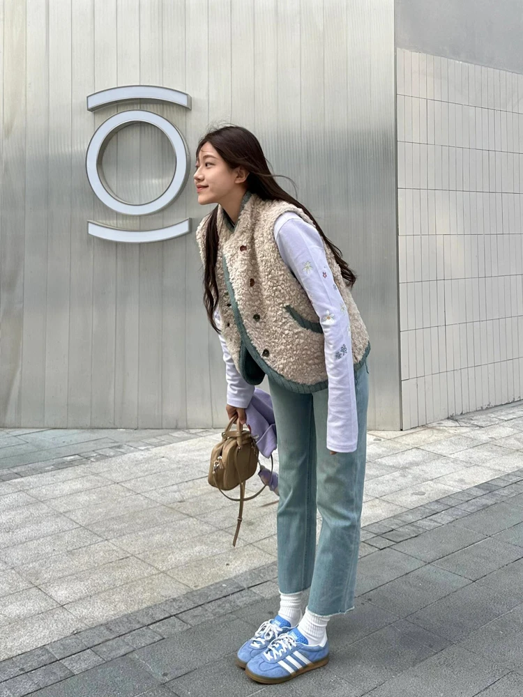 Лоскутный джинсовый жилет из овечьей шерсти для женщин осень 2024 ретро-дизайн