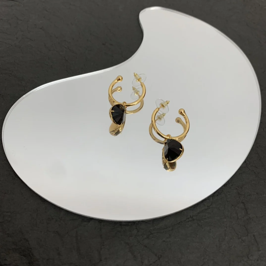 

Европейские и американские модные серьги-подвески в стиле ретро