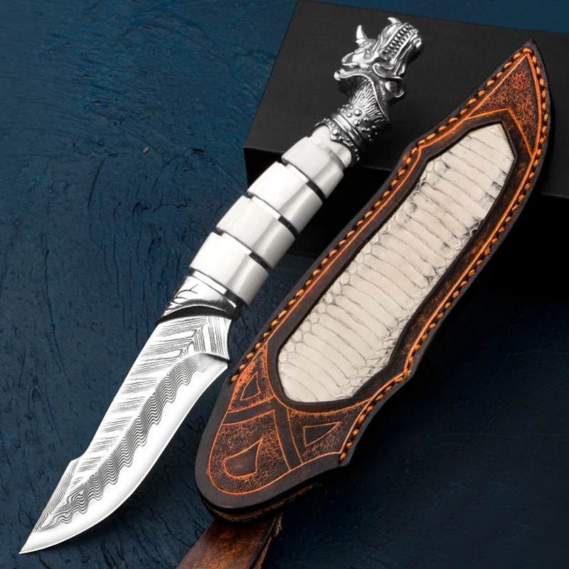 Охотничий нож ручной работы из дамасской стали с рогами и фиксированным лезвием