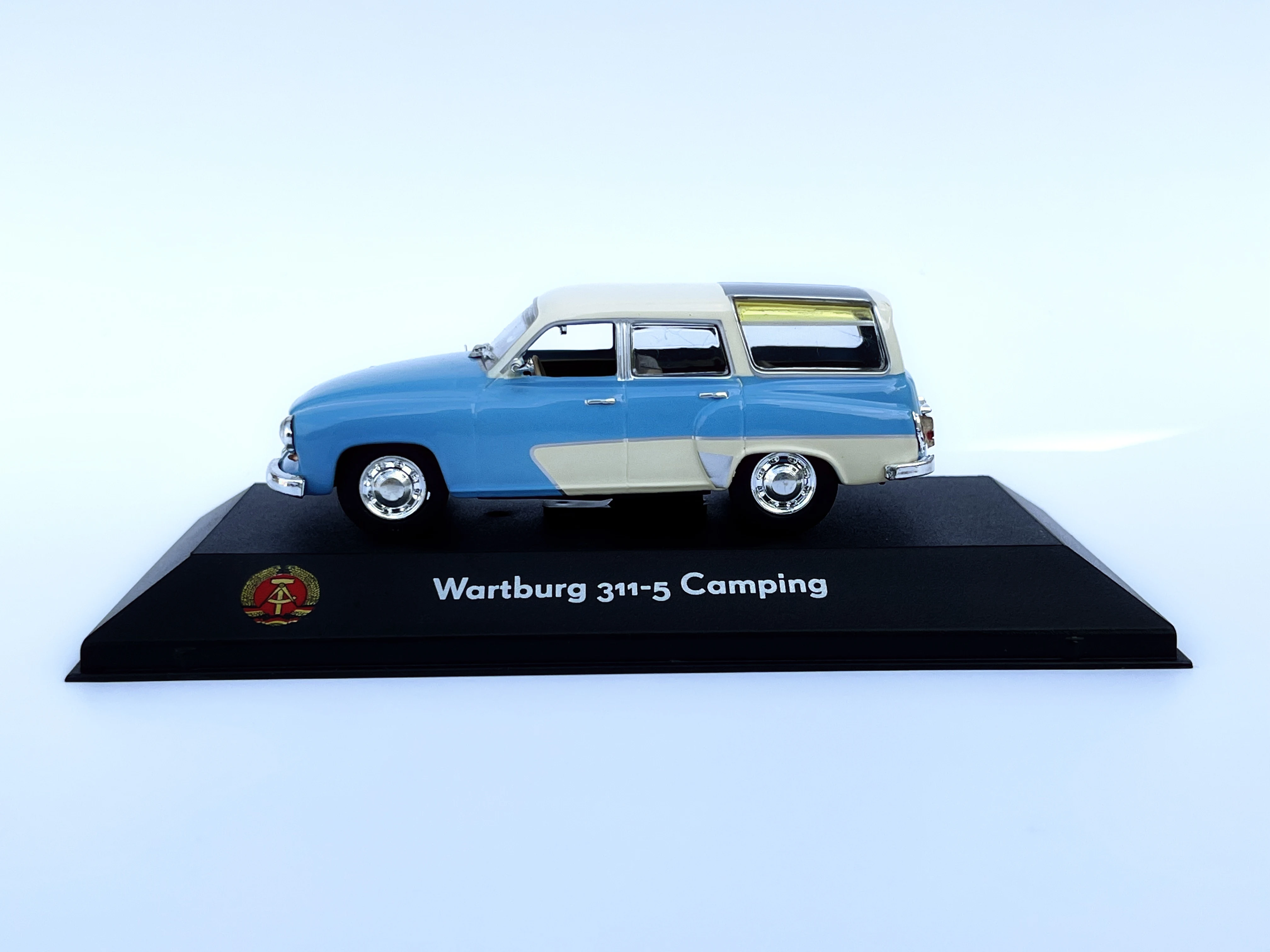 Коллекционная модель автомобиля из сплава в масштабе 1/43