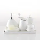 Чистый белый керамический комплект для ванной комнаты, набор аксессуаров для ванной комнаты, набор из пяти или шести предметов для японской стирки, простые принадлежности для ванной комнаты