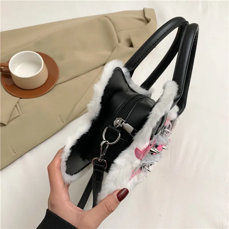 Рисунок 6 - Сумка на плечо женская с вышивкой