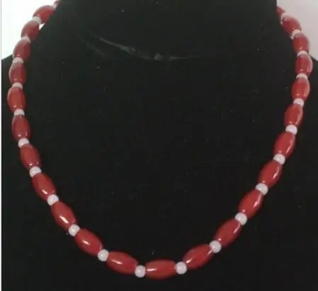 

Ожерелье из красно-белых бусин Jadite