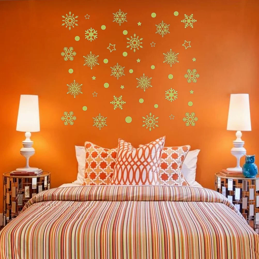 

1 pc Night Luminous Stickers Glow in the Dark Snowflake Xmas Wall Decor for Room Living Room