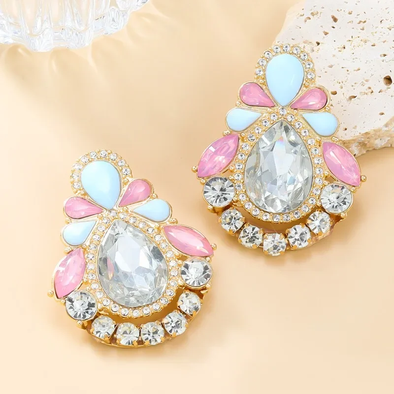 Женские серьги-гвоздики в стиле ретро