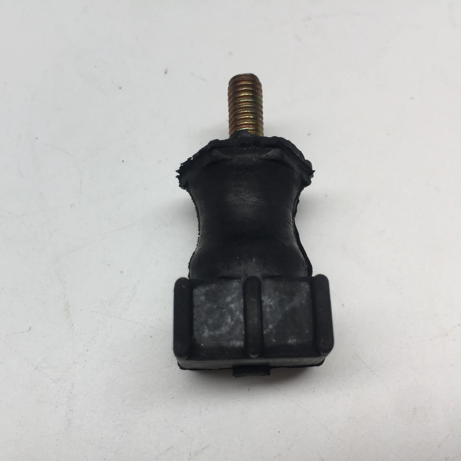 

Подходит для Polo Passat B5 Touran Bora вторичный воздушный насос Подушка винт 06A133567