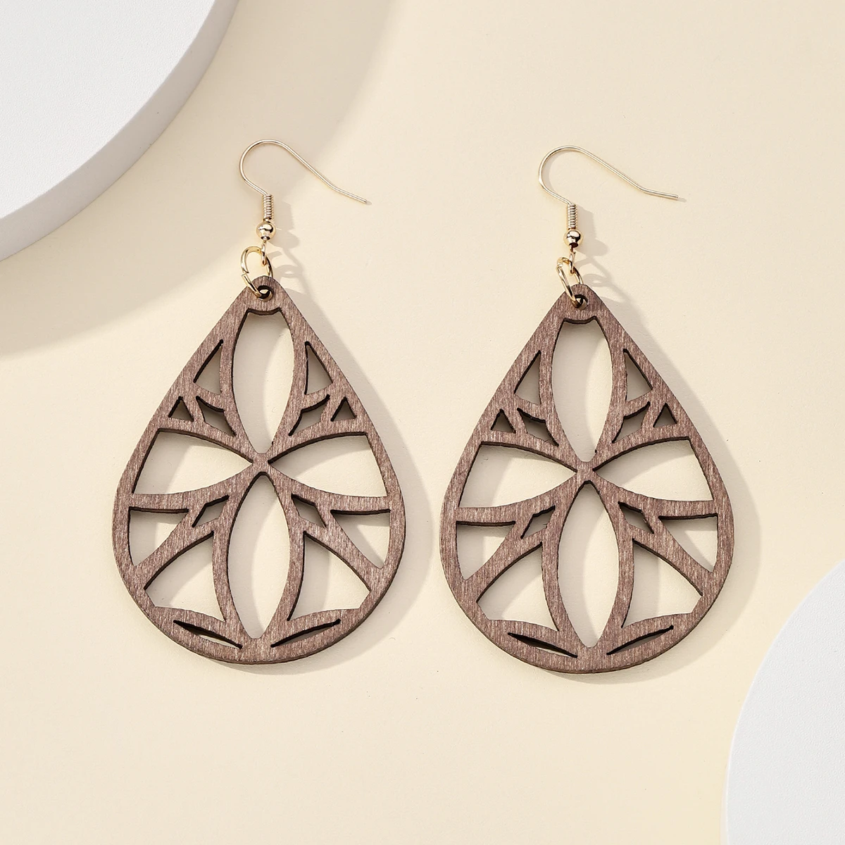 Женские деревянные серьги-капельки с вырезами в стиле ретро
