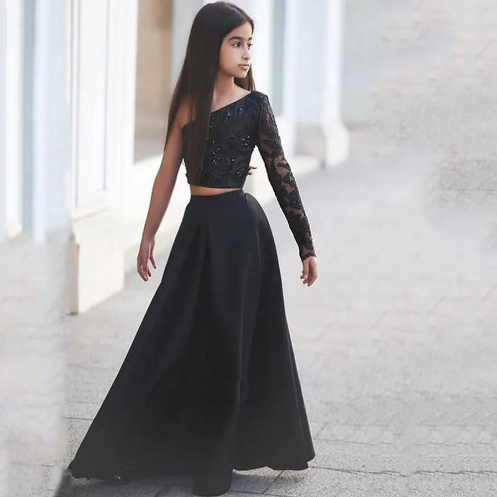 Черное платье с цветочным принтом для девочки недорогое на одно плечо длинными