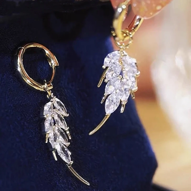 

2022 New Long Contracted Leaves Modelling Joker Drop Earrings Fashion Shiny Crystal Senior Women Trendy Dangle Earrings Jewelry