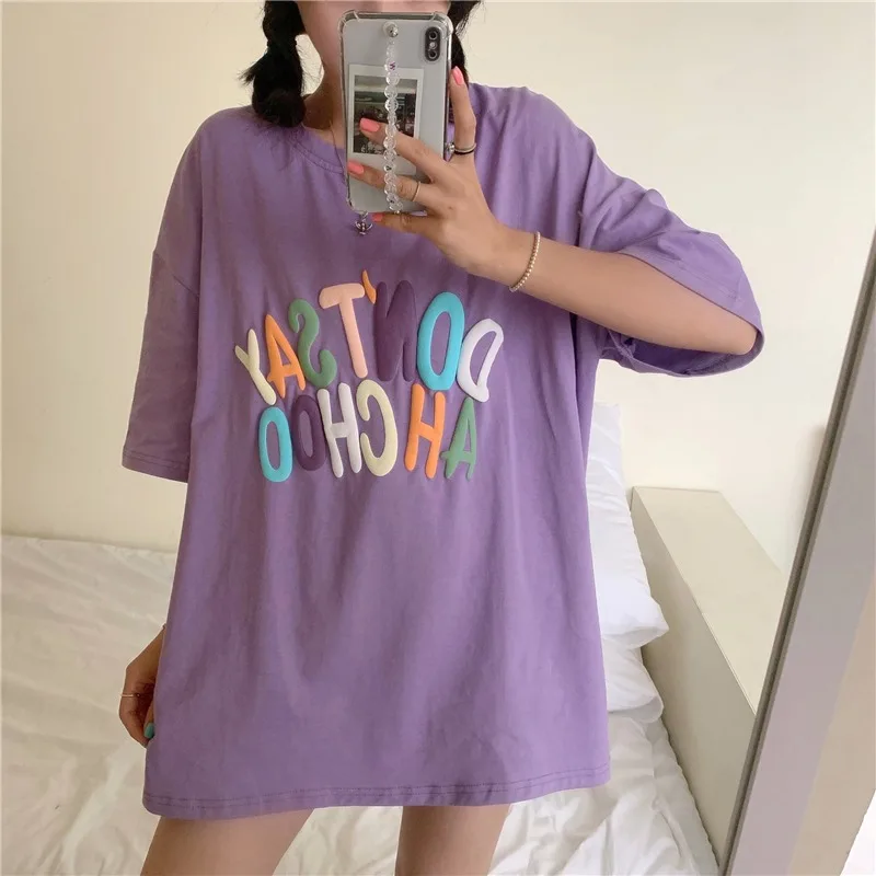 

Футболка женская с коротким рукавом, круглым вырезом и надписью