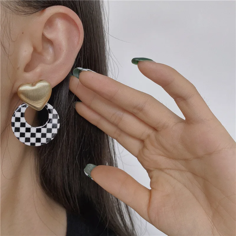 

S925 Silver Needle Autumn and Winter Love Checkerboard Earrings Niche Design Sense Wild Simple Earrings Female Jewelry for Women