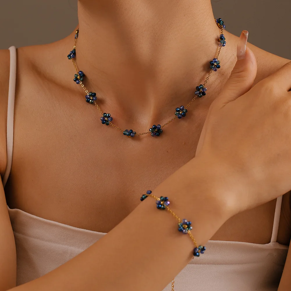 Комплект из колье и браслета с бусинами