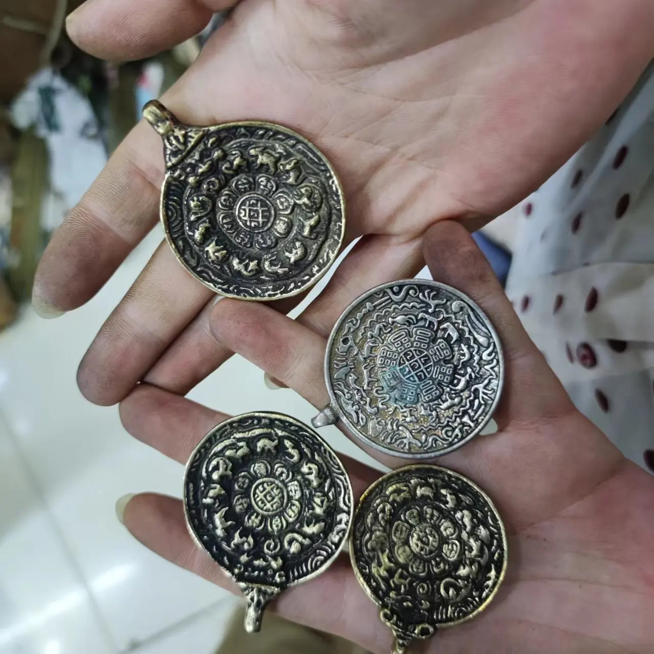 1pcs/lot Tibet's unique old heritage leather bronze altar Buddha statue wear offering amulet Buddhism multiple styles folk rare
